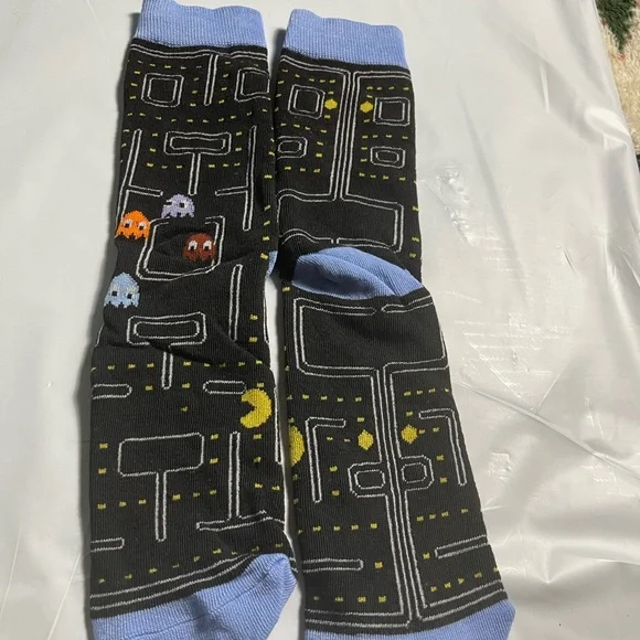 NWOT Pac-Man Novelty Fun Video Game Arcade Gamer Socks - Size 7-10 - Picture 1 of 1